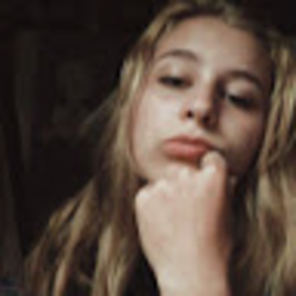 Meet your Posher, Jocelyn - Picture 1 of 1